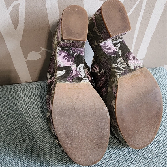 Rebecca Minkoff: Floral Wedge - Picture 6 of 9